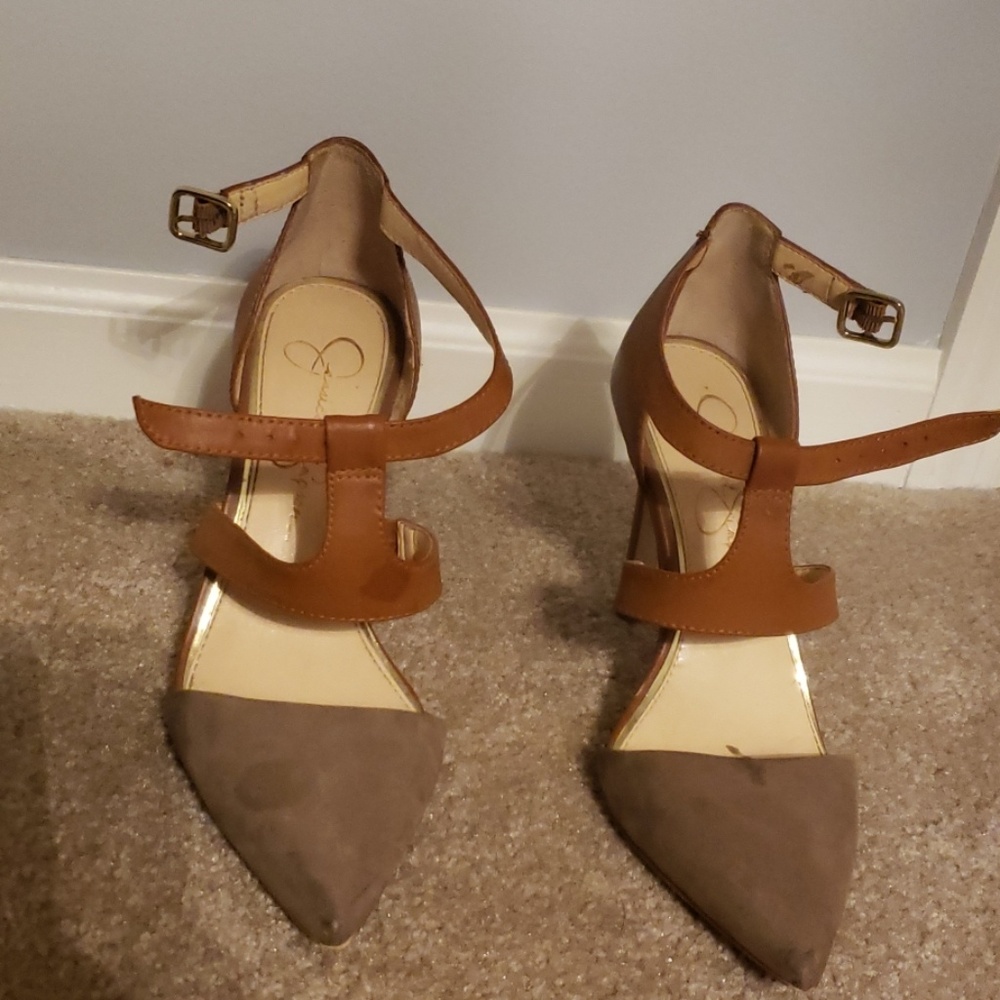 Brown high hills, Jessica Simpson